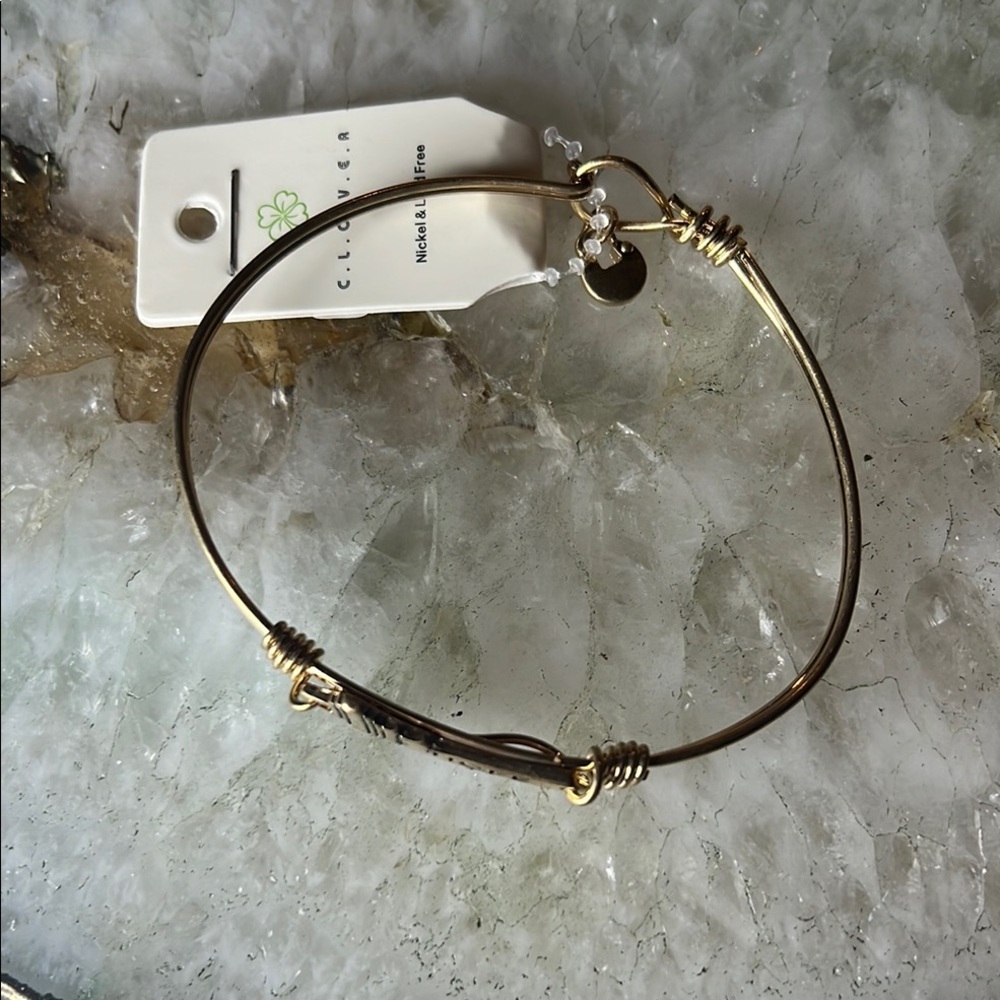 NWT Clover Gold Key Bracelet with HOPE Inscription bangle Stackable - Picture 5 of 9